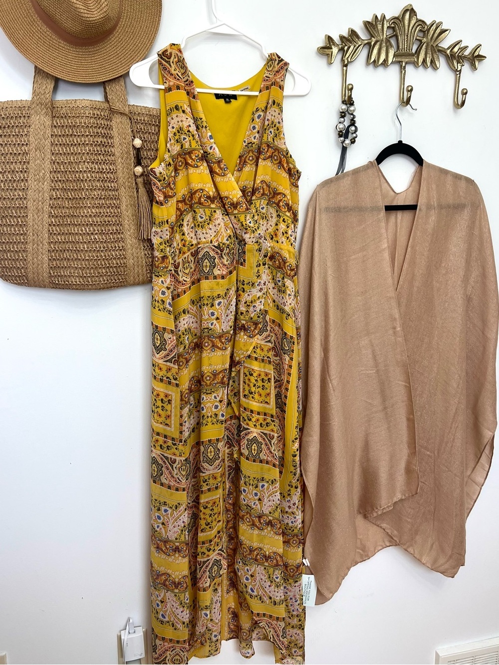 AUW Yellow Paisley Print Sleeveless Maxi Dress M/L ptp 21” l 56.5”